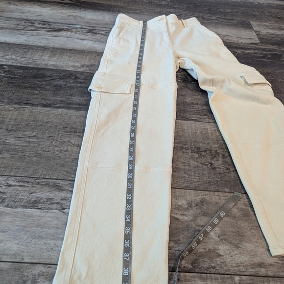 Aritzia Wilfred Free Cream Cargo Pants Sz 4. - Picture 10 of 11
